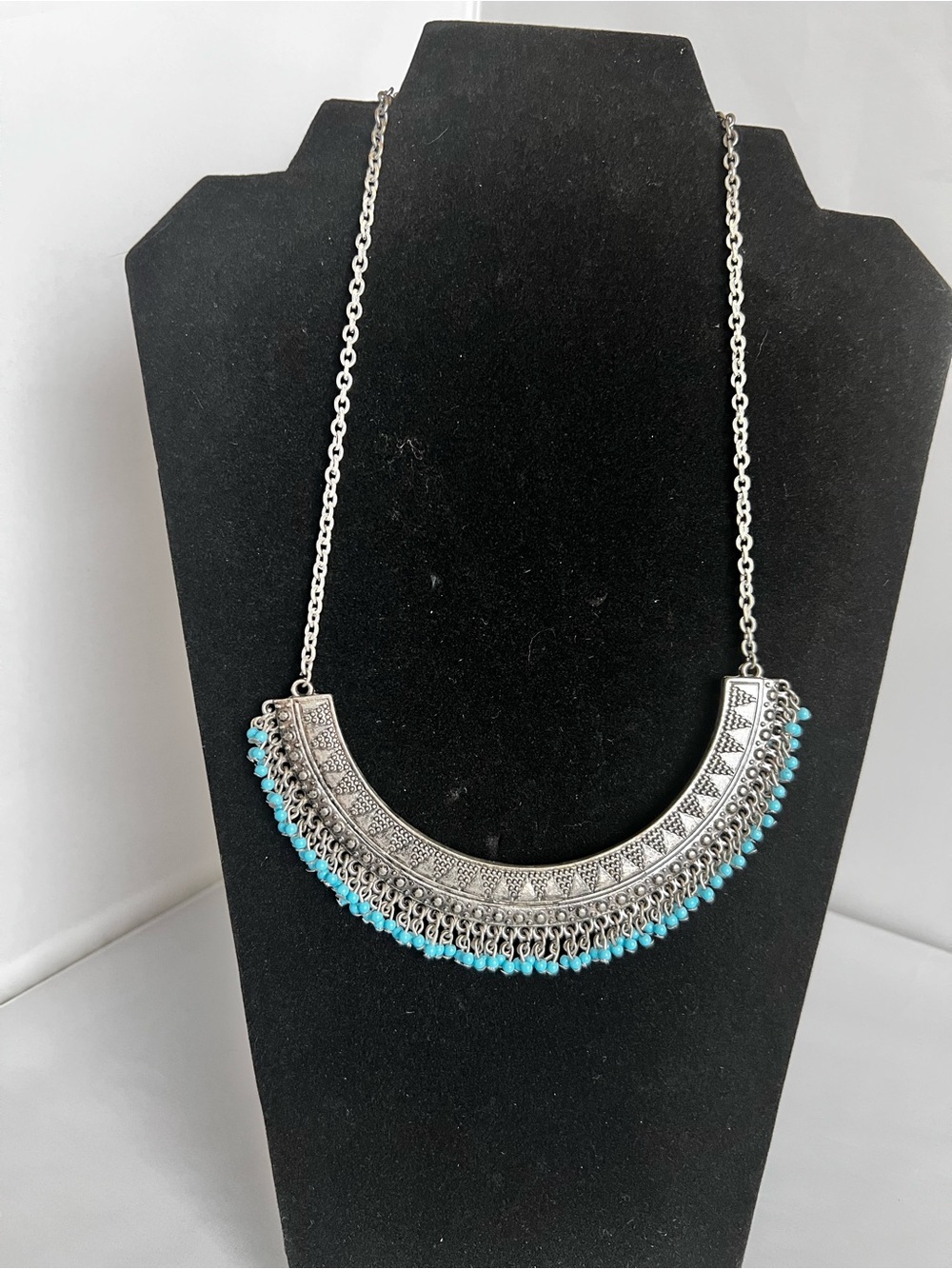 Antique Silver-Tone Boho Statement Collar Necklace with Turquoise Beads